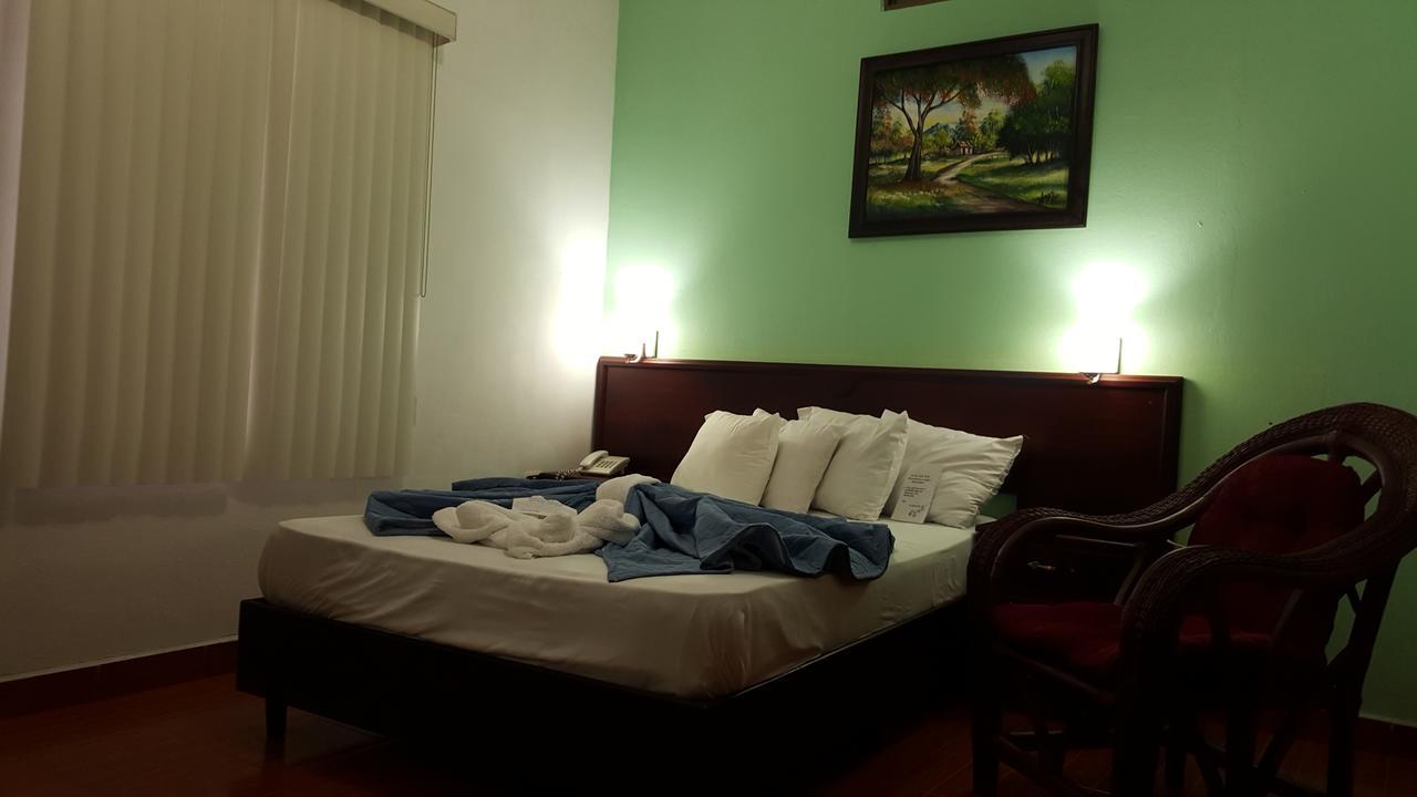 Hotel Don Vito เอสเตลิ ภายนอก รูปภาพ