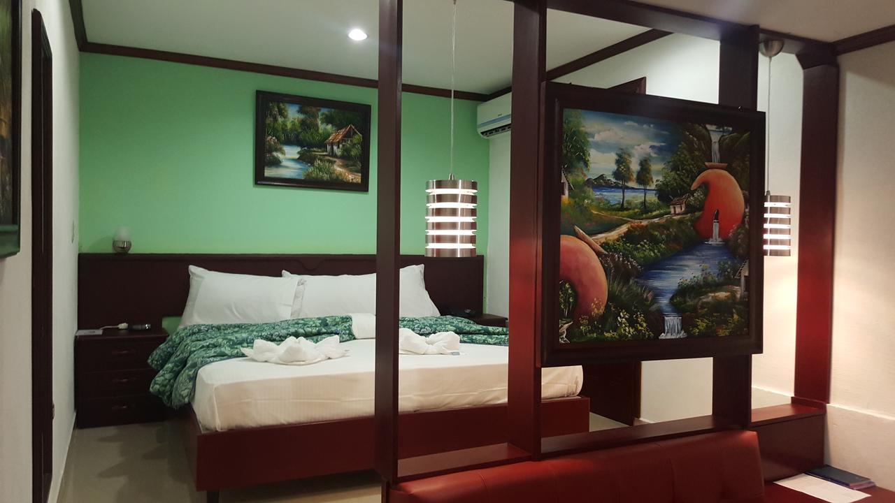 Hotel Don Vito เอสเตลิ ภายนอก รูปภาพ